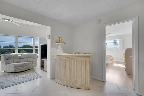 4000 Nw 44th Avenue Lauderdale Lakes FL 33319