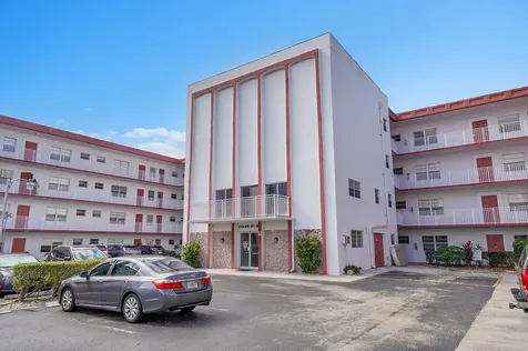 4000 Nw 44th Avenue Lauderdale Lakes FL 33319