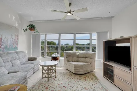 4000 Nw 44th Avenue Lauderdale Lakes FL 33319