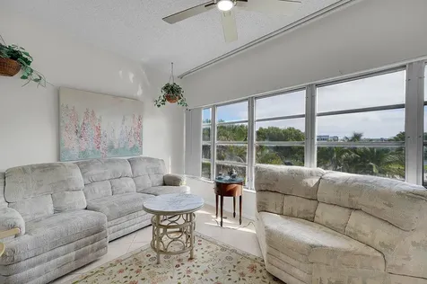 4000 Nw 44th Avenue Lauderdale Lakes FL 33319