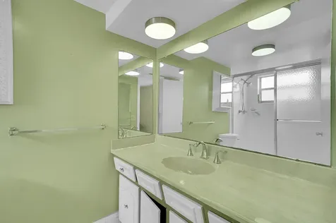 4000 Nw 44th Avenue Lauderdale Lakes FL 33319
