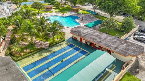 4000 Nw 44th Avenue Lauderdale Lakes FL 33319
