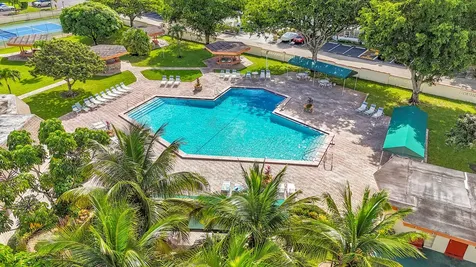 4000 Nw 44th Avenue Lauderdale Lakes FL 33319