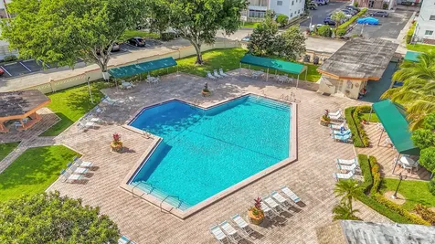 4000 Nw 44th Avenue Lauderdale Lakes FL 33319
