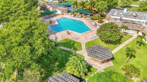 4000 Nw 44th Avenue Lauderdale Lakes FL 33319