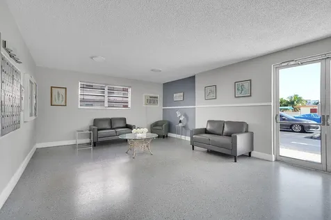 4000 Nw 44th Avenue Lauderdale Lakes FL 33319