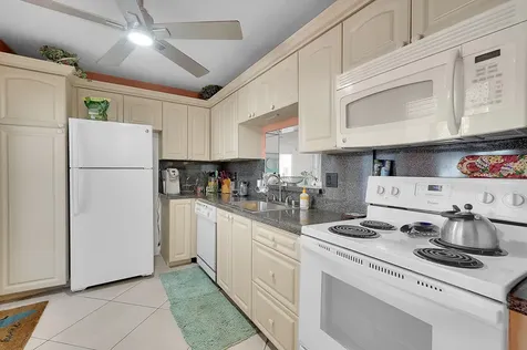 4000 Nw 44th Avenue Lauderdale Lakes FL 33319
