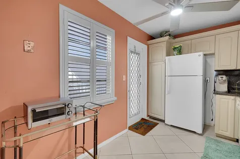 4000 Nw 44th Avenue Lauderdale Lakes FL 33319