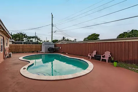 4141 Nw 32nd Avenue Lauderdale Lakes FL 33309