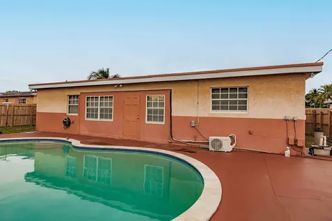 4141 Nw 32nd Avenue Lauderdale Lakes FL 33309