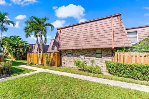 7529 Courtyard Run Boca Raton FL 33433