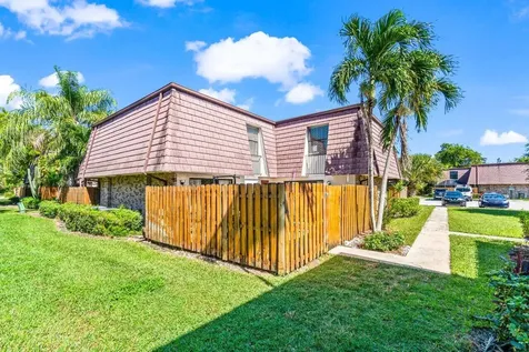 7529 Courtyard Run Boca Raton FL 33433