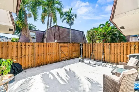 7529 Courtyard Run Boca Raton FL 33433