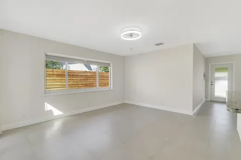 376 SW 2nd Street Boca Raton FL 33432