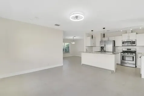 376 SW 2nd Street Boca Raton FL 33432