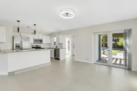 376 SW 2nd Street Boca Raton FL 33432