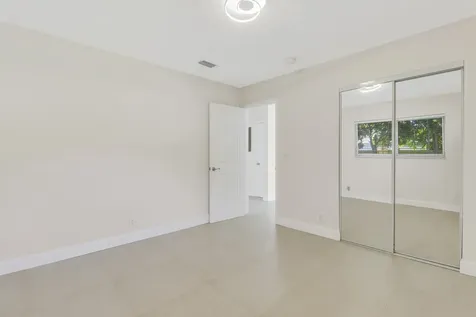 376 SW 2nd Street Boca Raton FL 33432