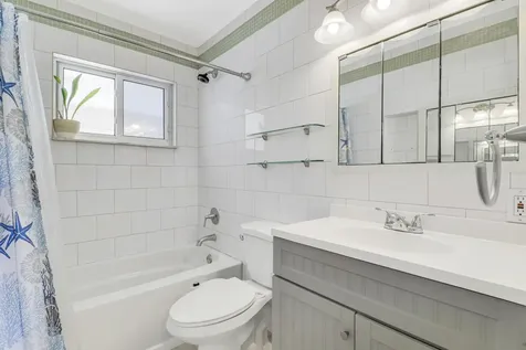 376 SW 2nd Street Boca Raton FL 33432