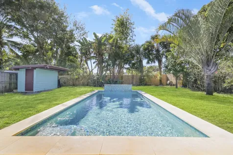 376 SW 2nd Street Boca Raton FL 33432