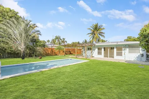 376 SW 2nd Street Boca Raton FL 33432