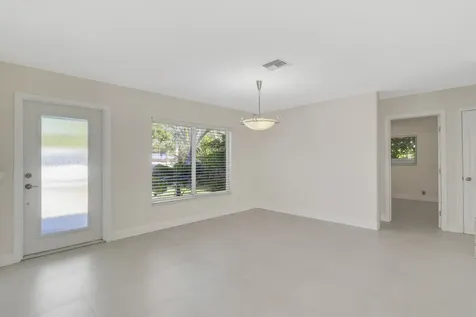 376 SW 2nd Street Boca Raton FL 33432