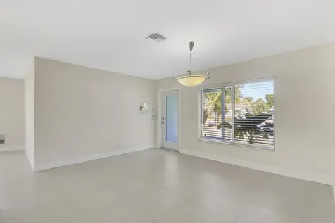 376 SW 2nd Street Boca Raton FL 33432