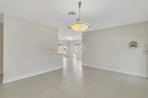 376 SW 2nd Street Boca Raton FL 33432