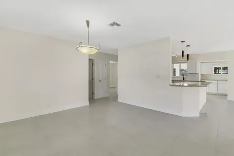 376 SW 2nd Street Boca Raton FL 33432