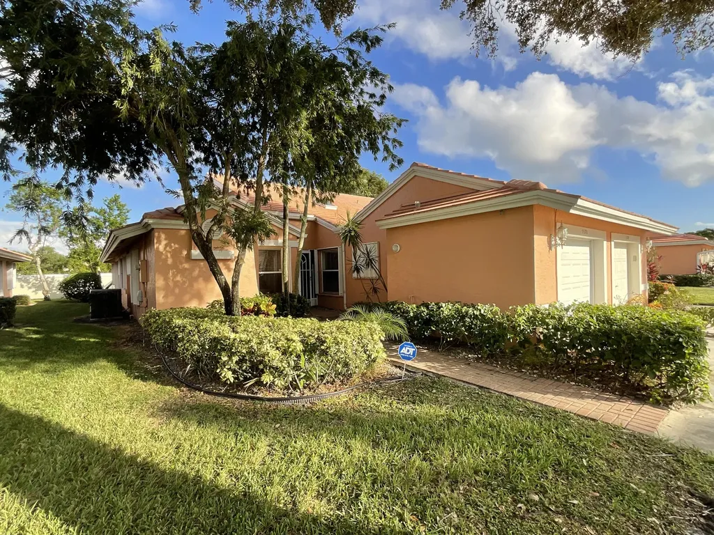 5570 Royal Lake Circle Boynton Beach FL 33437