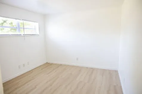 141 West Court Royal Palm Beach FL 33411