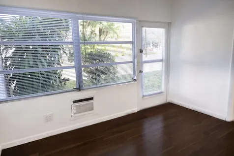 141 West Court Royal Palm Beach FL 33411