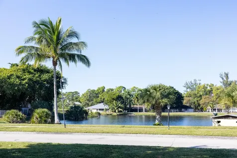 141 West Court Royal Palm Beach FL 33411