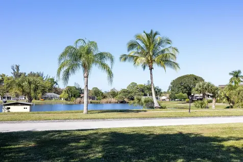 141 West Court Royal Palm Beach FL 33411