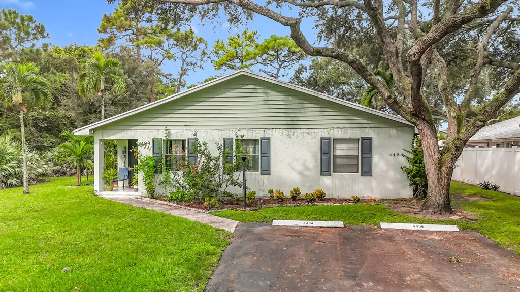 4484 Walden Circle Lake Worth FL 33463