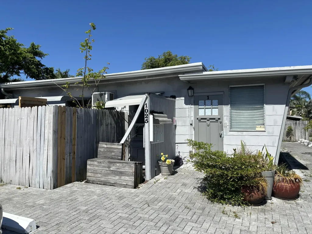 1025-1027 NE 16 Terrace Fort Lauderdale FL 33304