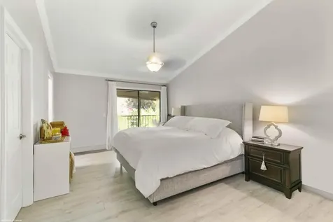23 Lexington Lane Palm Beach Gardens FL 33418