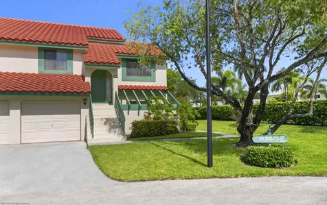23 Lexington Lane Palm Beach Gardens FL 33418