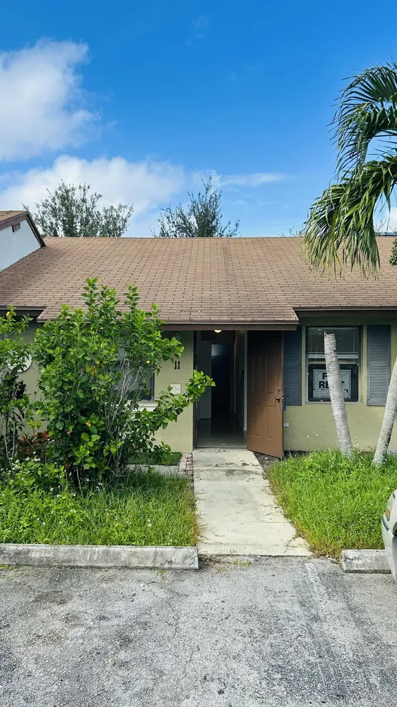 2345 N 2nd Avenue Lake Worth FL 33461