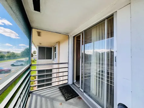 211 Easthampton I West Palm Beach FL 33417