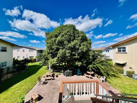 211 Easthampton I West Palm Beach FL 33417