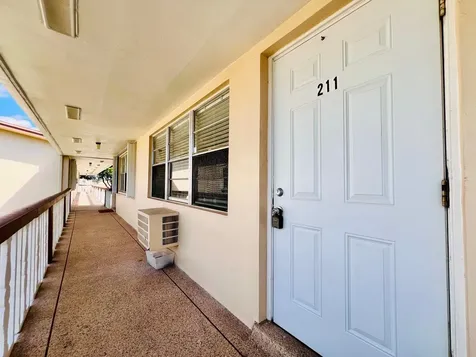 211 Easthampton I West Palm Beach FL 33417