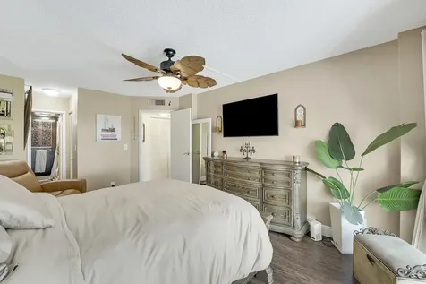 3755 Via Poinciana Greenacres FL 33467