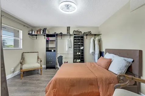 3755 Via Poinciana Greenacres FL 33467