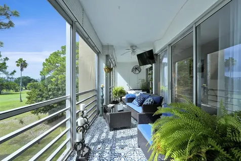 3755 Via Poinciana Greenacres FL 33467