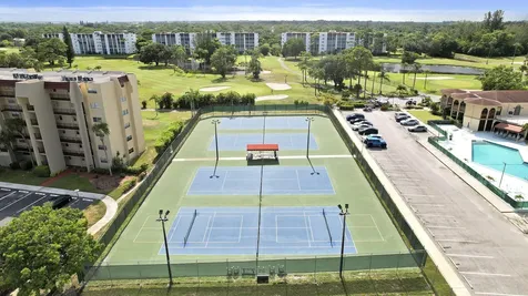 3755 Via Poinciana Greenacres FL 33467