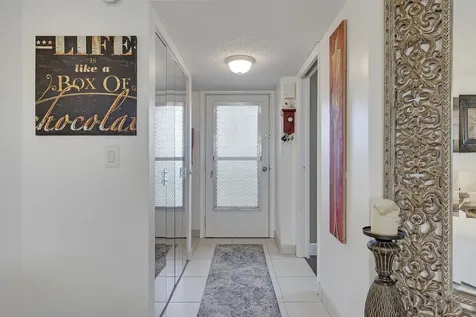 3755 Via Poinciana Greenacres FL 33467