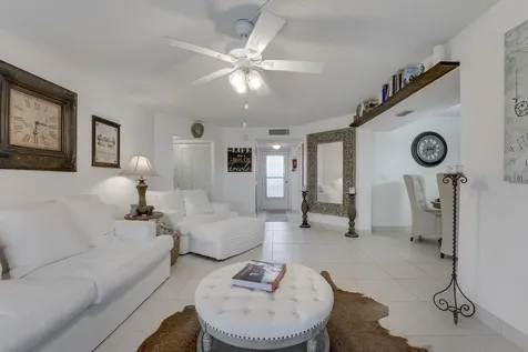 3755 Via Poinciana Greenacres FL 33467