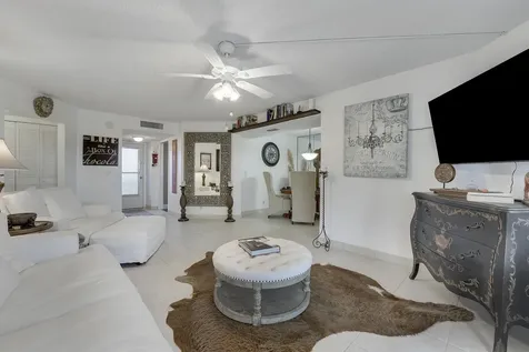 3755 Via Poinciana Greenacres FL 33467