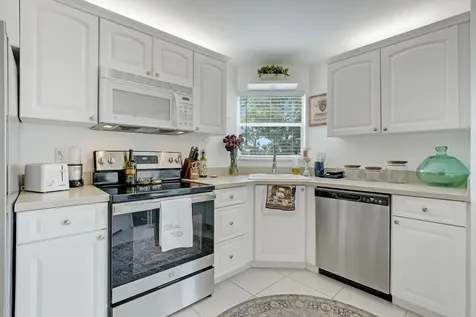 3755 Via Poinciana Greenacres FL 33467