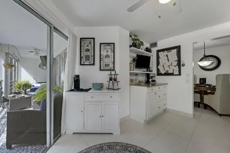 3755 Via Poinciana Greenacres FL 33467